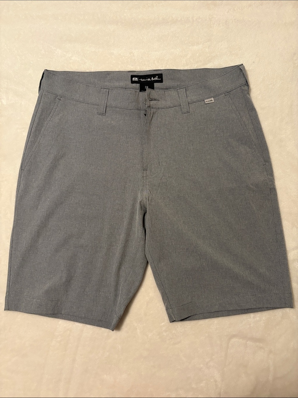Travis Mathew Men's size 33 Light Gray Flat Front Performance Shorts
